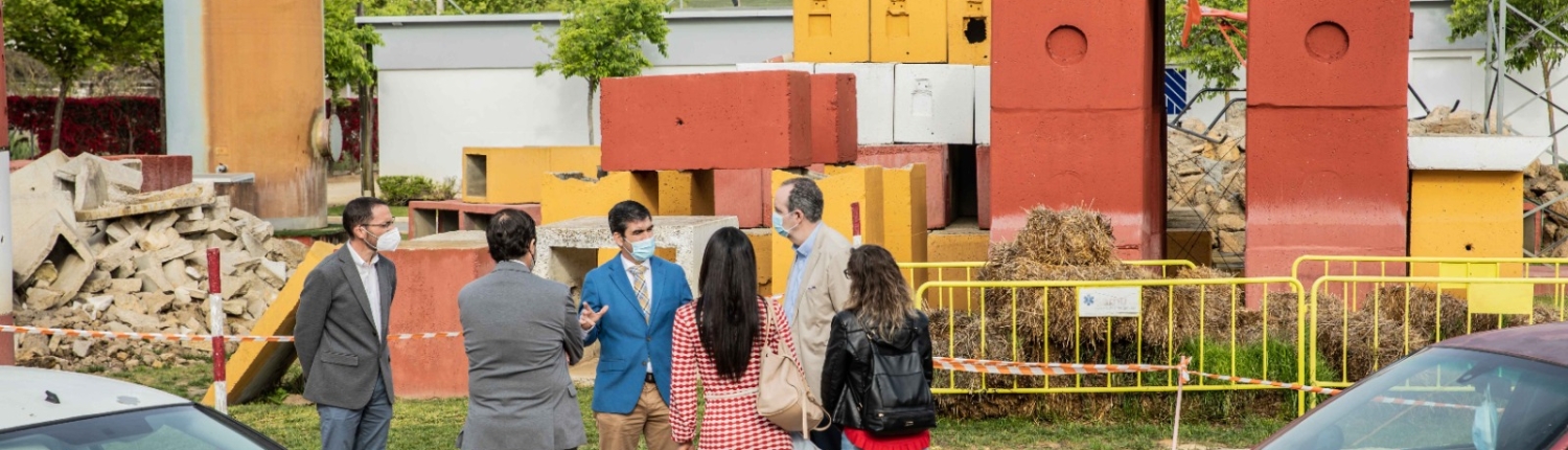 Visita del comisionado para el Polígono Sur a Escuela SAMU