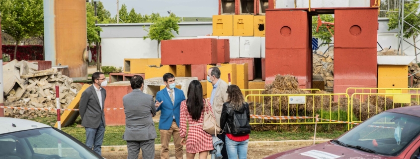 Visita del comisionado para el Polígono Sur a Escuela SAMU