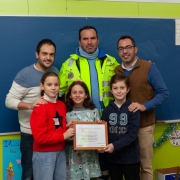 Los alumnos del Colegio San José SS. CC. de Sevilla, junto a sus profesores y Borja González de Escalada, vicepresidente de Fundación SAMU.