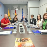 Los representantes de SAMU y del municipio de Santo Domingo, en la sede de SAMU en Sevilla.