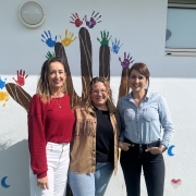 Graciela Martín Benasco. Directora del Centro de Menores de Día de Maneje, junto a su equipo